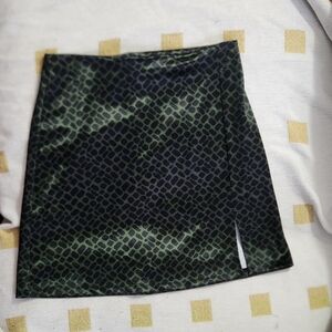 Chic Black and Green Patterned‎ Mini Skirt